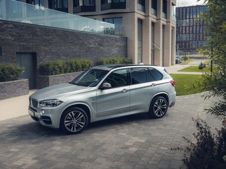 2018 BMW X5 M50d III (F15), серебристый, 4950000 рублей, вид 1