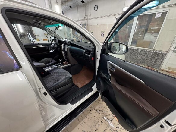 2018 Toyota Fortuner II, белый, 4200000 рублей - вид 3