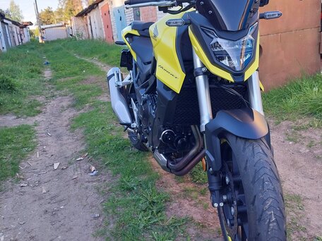 2023 Honda CB 750 Hornet, жёлтый, 1100000 рублей, вид 3