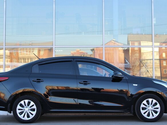 2019 Kia Rio IV, чёрный - вид 3