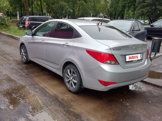 2015 Hyundai Solaris I Рестайлинг, серебристый, 925000 рублей, вид 3