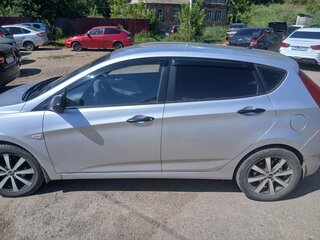 2014 Hyundai Solaris I, серебристый, 750000 рублей, вид 2