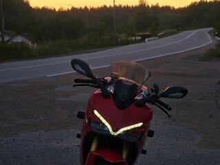 2018 Ducati Supersport, красный, 999000 рублей, вид 2