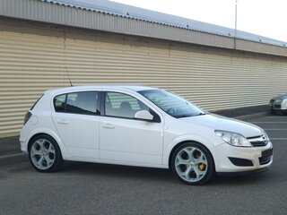 2010 Opel Astra H Рестайлинг, белый, 620000 рублей, вид 3
