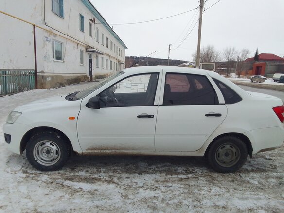2015 Lada (ВАЗ) Granta I, белый, 332000 рублей - вид 3