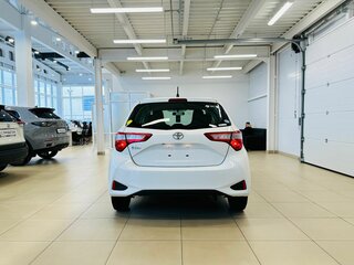 2019 Toyota Vitz III (XP130) Рестайлинг 2, белый, 1119000 рублей, вид 5