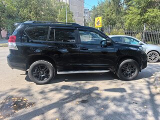 2010 Toyota Land Cruiser Prado 150 Series, чёрный, 3000000 рублей, вид 2