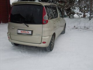 2002 Toyota FunCargo, золотистый, 545000 рублей, вид 2