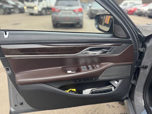 2022 BMW 7 серии 740d xDrive VI (G11/G12) Рестайлинг, серый, 7000000 рублей - вид 12