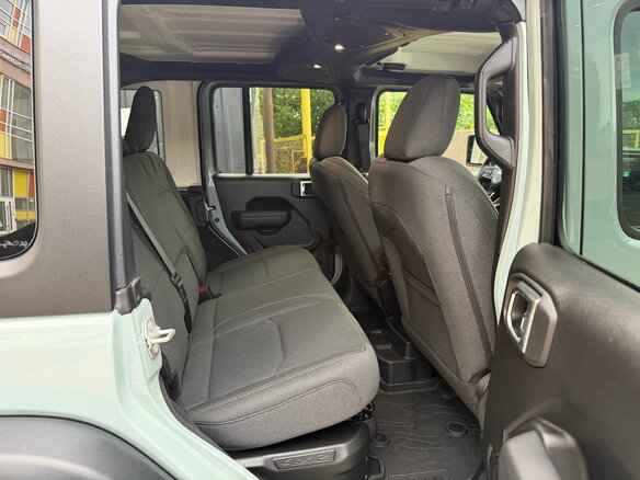 2024 Jeep Wrangler 4xe IV (JL) Рестайлинг, серебристый, 6900000 рублей - вид 22