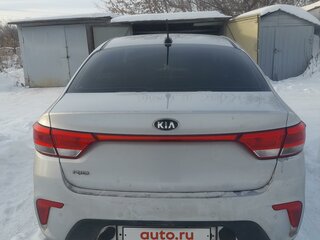 2019 Kia Rio IV, серебристый, 1350000 рублей, вид 2