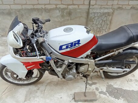 1989 Honda CBR 600F, белый, 150000 рублей, вид 2