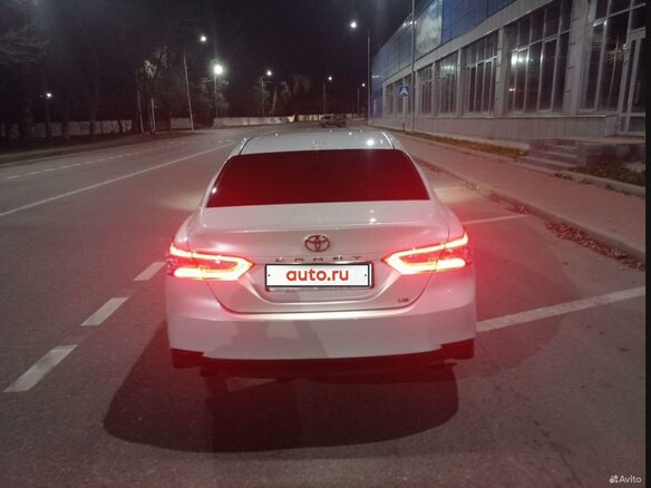 2018 Toyota Camry VIII (XV70), белый, 2700000 рублей - вид 3