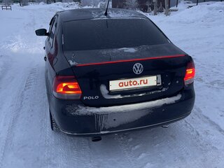 2013 Volkswagen Polo V, чёрный, 700000 рублей, вид 4