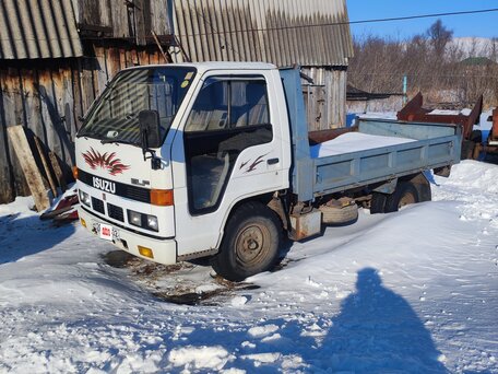 1990 Isuzu Elf (N-series), белый, 1100000 рублей, вид 3