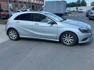 2013 Mercedes-Benz A-Класс 200 III (W176), серебристый, 1390000 рублей, вид 5