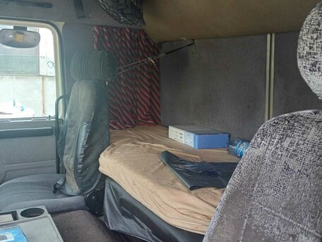 1992 Volvo F-Series, белый, 1600000 рублей, вид 2