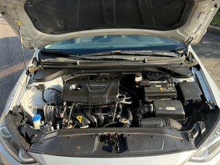 2017 Hyundai Elantra VI (AD), серебристый, 950000 рублей, вид 5