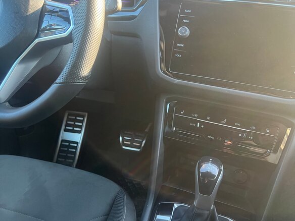 2020 Volkswagen Tiguan II Рестайлинг, серый, 3300000 рублей - вид 17