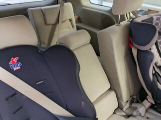 2010 Toyota ISis I Рестайлинг, серебристый, 1150000 рублей, вид 2