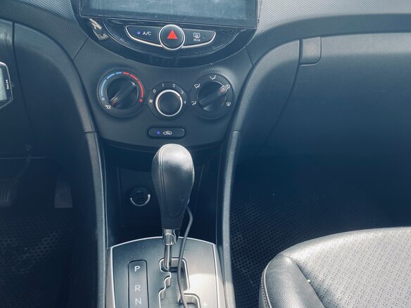 2011 Hyundai Accent IV, серый, 680000 рублей - вид 12
