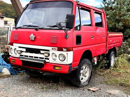 1990 Nissan Atlas, красный, 1000000 рублей, вид 1