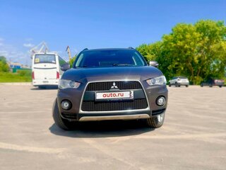 2011 Mitsubishi Outlander II Рестайлинг, коричневый, 1320000 рублей, вид 3