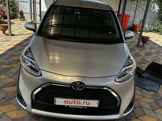 2018 Toyota Sienta II Рестайлинг, серебристый, 1790000 рублей, вид 1