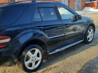 2005 Mercedes-Benz M-Класс 500 II (W164), чёрный, 1290000 рублей, вид 4