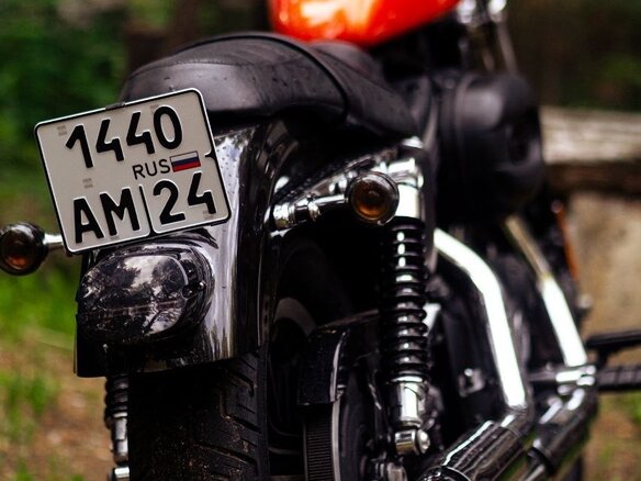 2010 Harley-Davidson Sportster 883, оранжевый, 600000 рублей - вид 3