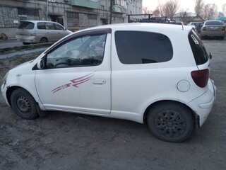 2002 Toyota Vitz I (P10), белый, 300000 рублей, вид 1