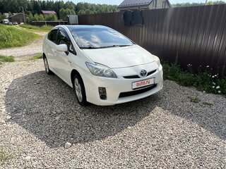 2010 Toyota Prius III (XW30), белый, 800000 рублей, вид 3