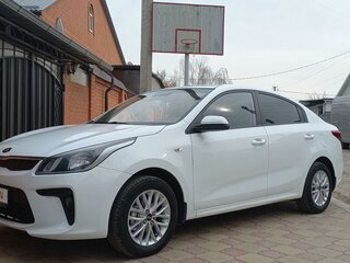 2018 Kia Rio IV, белый, 1210000 рублей, вид 1