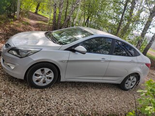 2015 Hyundai Solaris I Рестайлинг, серебристый, 1200000 рублей, вид 2