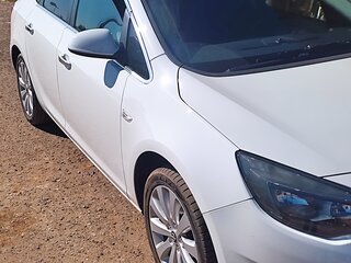 2013 Opel Astra J Рестайлинг, белый, 870000 рублей, вид 5