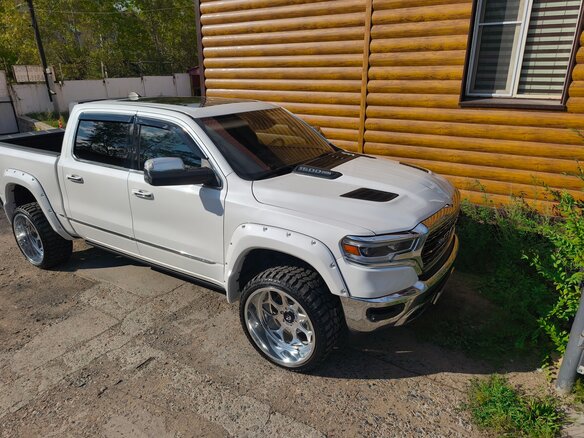 2018 Ram 1500 Crew Cab eTorque V, белый, 7000000 рублей - вид 11