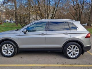 2020 Volkswagen Tiguan II, серый, 2500000 рублей, вид 2