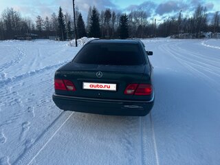 1997 Mercedes-Benz E-Класс 200 II (W210, S210), зелёный, 450000 рублей, вид 4