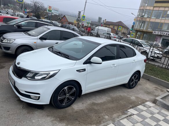 2015 Kia Rio III Рестайлинг, белый, 1170000 рублей - вид 5