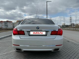2015 BMW 7 серии Long 740Li xDrive V (F01/F02/F04) Рестайлинг, белый, 2700000 рублей, вид 4