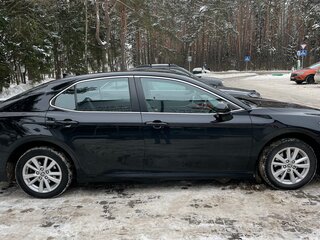 2020 Toyota Camry VIII (XV70), чёрный, 2990000 рублей, вид 5