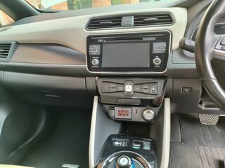 2018 Nissan Leaf II (ZE1), белый, 1789000 рублей, вид 2