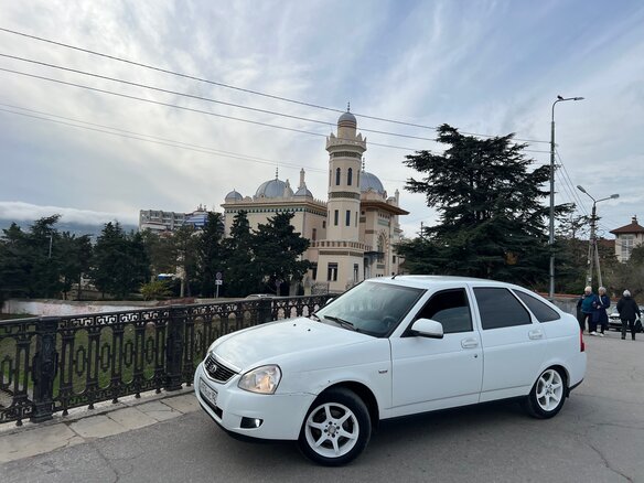 2014 Lada (ВАЗ) Priora I Рестайлинг, белый, 500000 рублей - вид 2