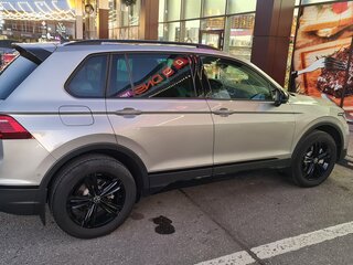 2021 Volkswagen Tiguan II Рестайлинг, серебристый, 3700000 рублей, вид 4