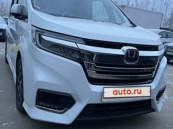 2019 Honda Stepwgn Spada V Рестайлинг, белый, 2130000 рублей - вид 1