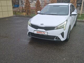 2021 Kia Rio IV Рестайлинг, белый, 2200000 рублей, вид 3