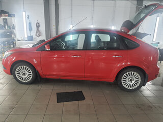 2010 Ford Focus II Рестайлинг, красный, 520000 рублей, вид 1
