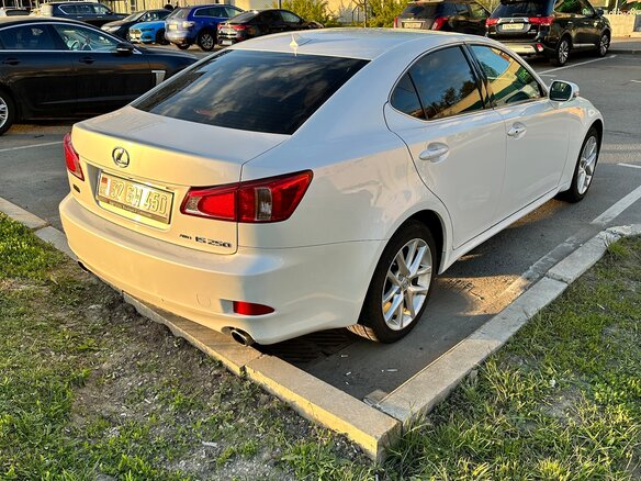 2010 Lexus IS 250 II Рестайлинг 2, белый, 1070000 рублей - вид 7