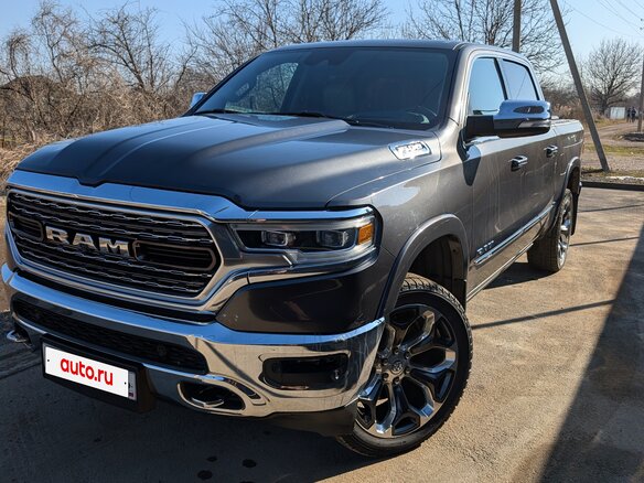 2021 Ram 1500 Crew Cab V, серый, 7500000 рублей