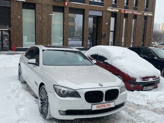 2009 BMW 7 серии 740i V (F01/F02/F04), белый, 1850000 рублей, вид 4